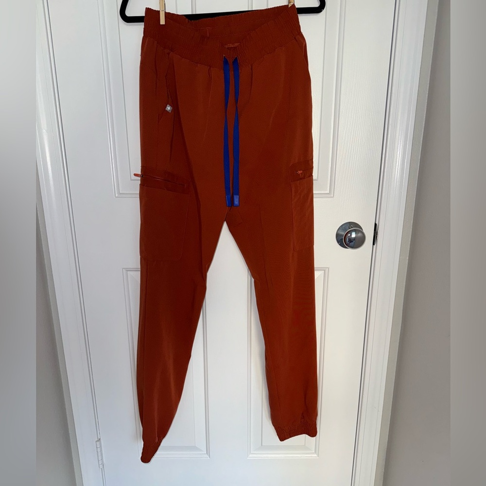 Figs women’s high waisted jogger.